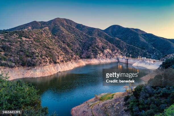morris reservoir barragem san gabriel montanhas califórnia eua - reservatório - fotografias e filmes do acervo