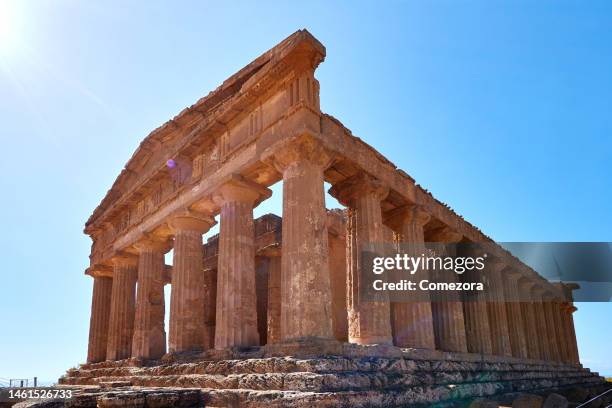 temple of concordia, agrigento, sicily, italy - temple of concordia agrigento stock-fotos und bilder