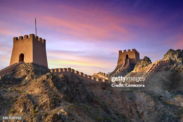 jiayuguan great wall at sunset, china - seidenstraße stock-fotos und bilder