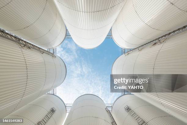 the abstract pattern formed by the storage tanks of the brewery under the blue sky - storage tank stock-fotos und bilder