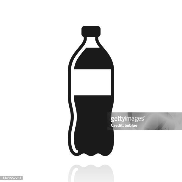 ilustrações, clipart, desenhos animados e ícones de garrafa de refrigerante. ícone com reflexo no fundo branco - água tônica