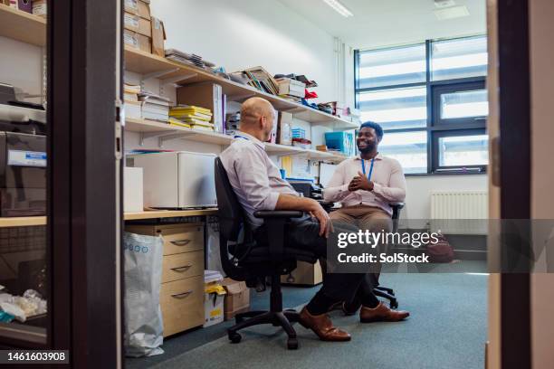 a casual business meeting - office chair stock pictures, royalty-free photos & images
