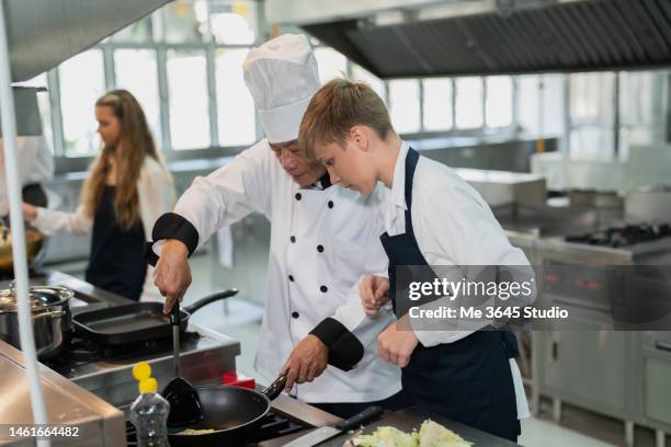 chef teaches students training in cooking in a restaurant. - chef teaching kids stock pictures, royalty-free photos & images