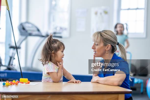 speech therapy - speech therapist stock pictures, royalty-free photos & images