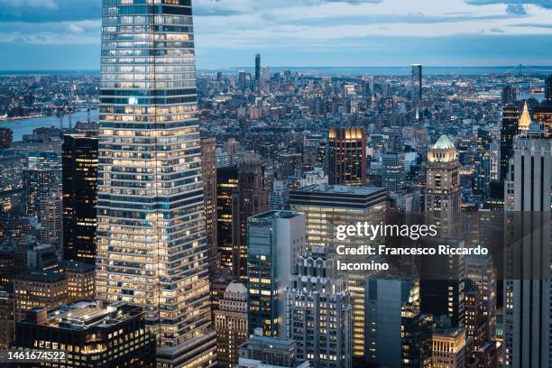 manhattan by night, new york city, usa - above central park stock-fotos und bilder