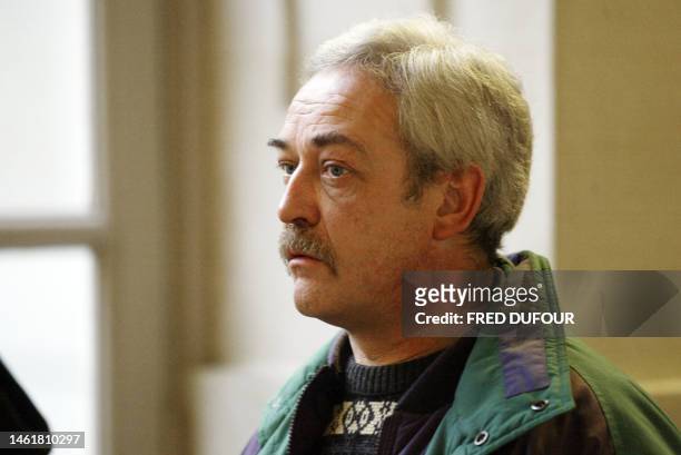 Jean-Louis F. Attend, le 15 novembre 2005, l'ouverture ce jour du procès de sa femme, devant la cour d'assises d'Ille-et-Vilaine. Christine F. Est...