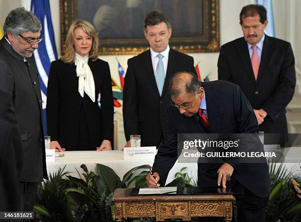 The new South American Nations Union , Secretary General, former Venezuelan Foreign Minister Ali Rodriguez , signs as Paraguay's President and UNASUR...