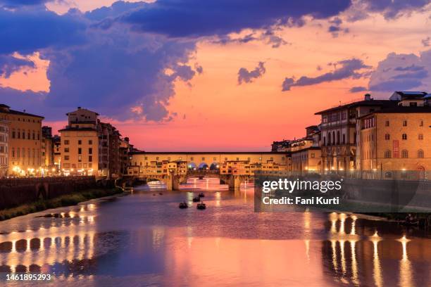 dramatic sunset sky in ponte vecchio, florence italy - vecchio stockfoto's en -beelden