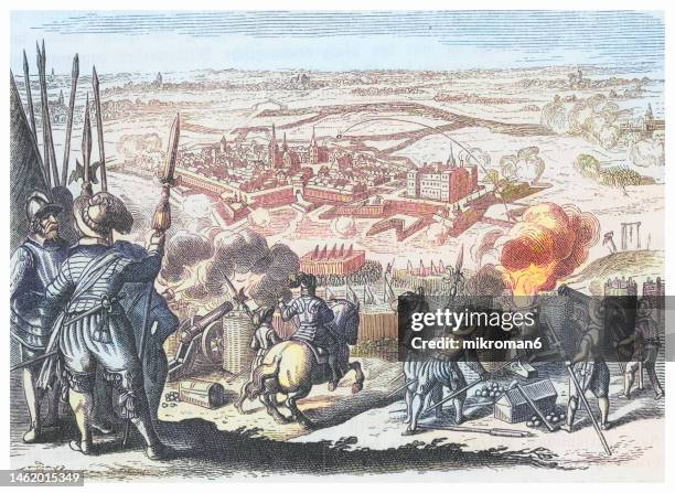 old engraved illustration of the siege of jülich, took place from 28 july to 2 september 1610, imperial force occupied the city of jülich, a dutch, palatine, and brandenburg army besieged the city, compelling the imperials to surrender and withdraw - cultura holandesa - fotografias e filmes do acervo