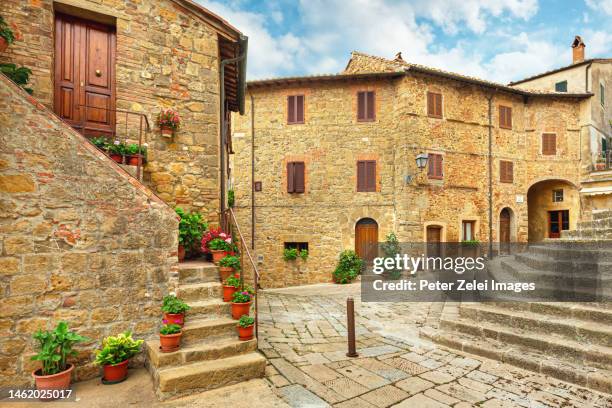 small hilltop town of monticchiello in tuscany, italy - small town imagens e fotografias de stock