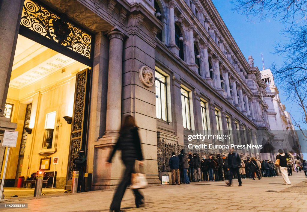 Queues At The Banco De España To Buy Treasury Bills