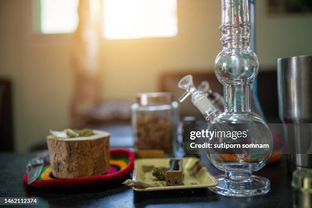 bong and cannabis - bong stockfoto's en -beelden