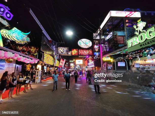 walking street, pattaya, thailand - pattaya stock-fotos und bilder