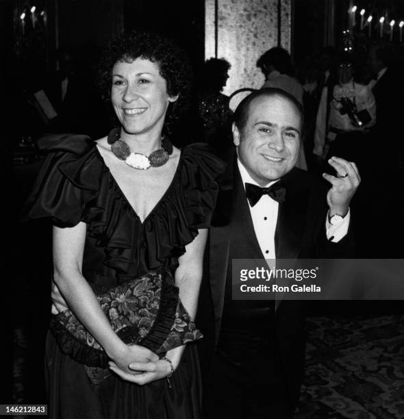 Rhea Perlman and Danny DeVito attend 39th Annual Golden Globe Awards on January 30, 1982 at the Beverly Hilton Hotel in Beverly Hills, California.