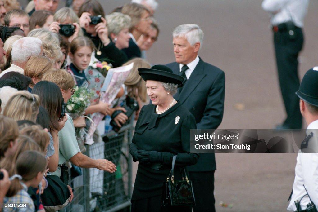 Hommage de la Reine Elizabeth a Lady Diana