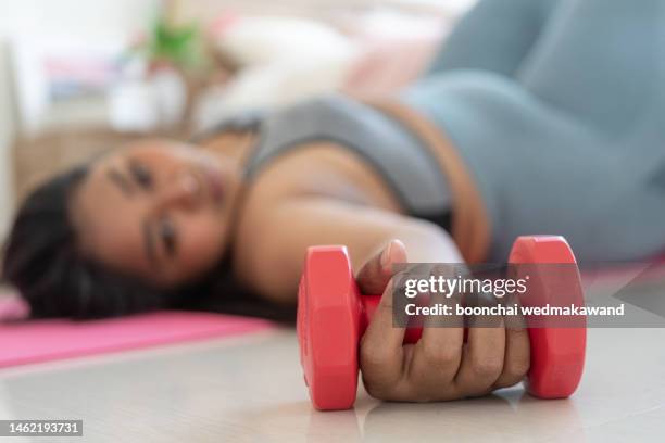 lazy overweight woman exercising bored face holding dumbbells giving up fitness concept - fat loss training stock pictures, royalty-free photos & images