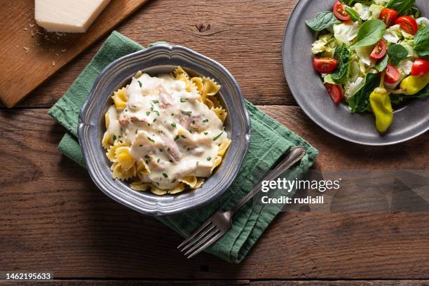 pasta alfredo - nata fotografías e imágenes de stock