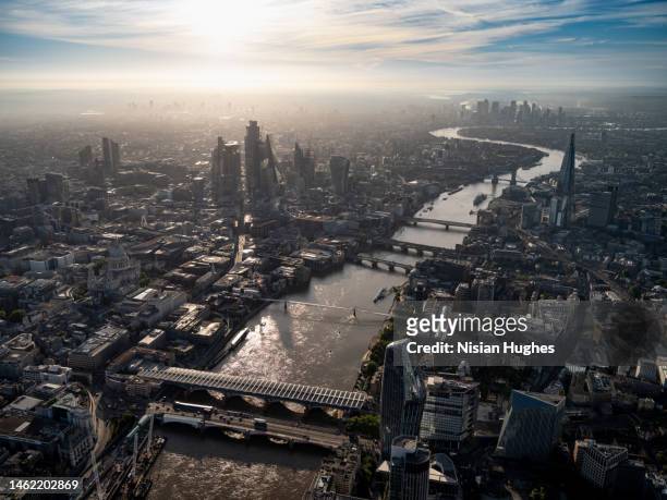 aerial view of london skyline at sunrise looking east - river thames fotografías e imágenes de stock