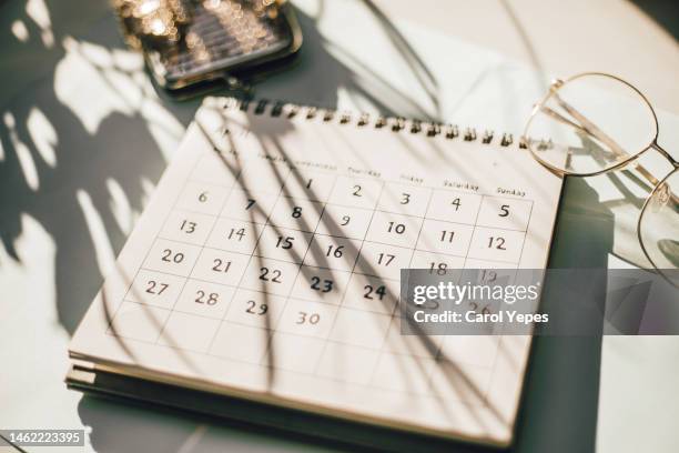 april calendar on desk - personal organizer stockfoto's en -beelden