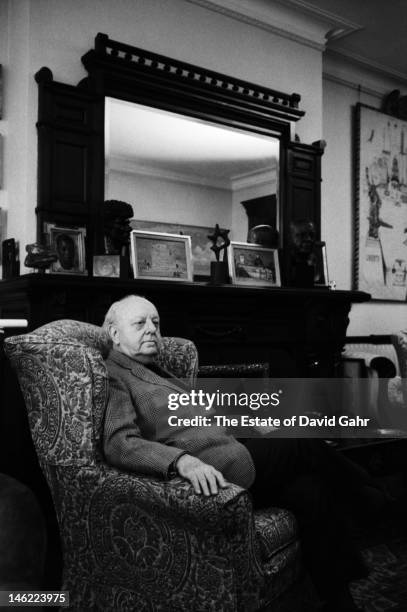 Composer Virgil Thomson poses for a portrait on November 23, 1971 at his residence at the Chelsea Hotel in New York City.