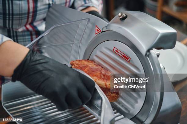 362 Bilder und Stockfotos zu Wurstschneidemaschine