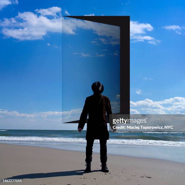 man stands in front of the opened door in the sky. - destiny stockfoto's en -beelden