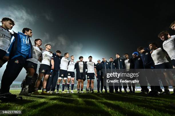 Massimo Brunello head coach of Italy talks to his players during the U20 Six Nations Rugby match between Italy and France at Stadio comunale di...