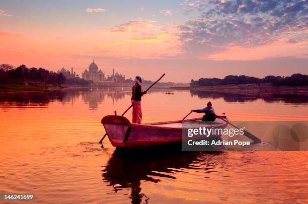 boat and boatmen near the taj mahal at twilight - boat rowing stock pictures, royalty-free photos & images