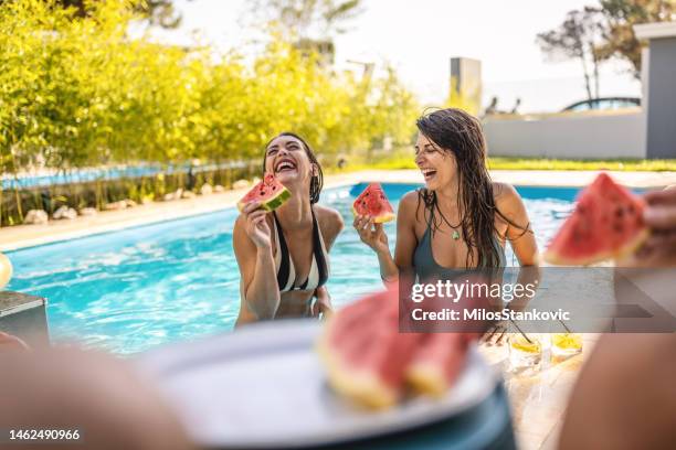 girls enjoying by the swimming pool - poolside cocktail party bildbanksfoton och bilder