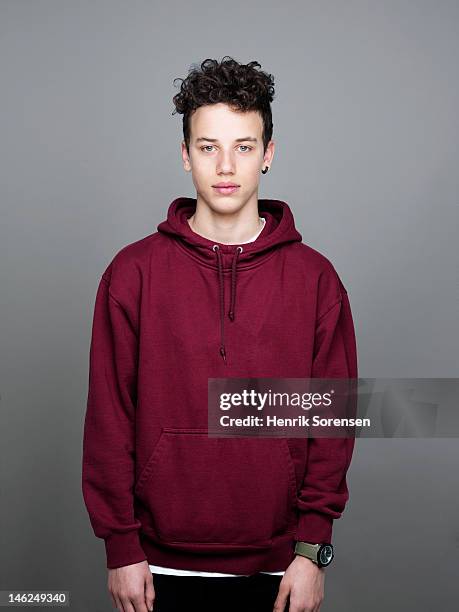 portrait of young boy - kapuzenoberteil stock-fotos und bilder