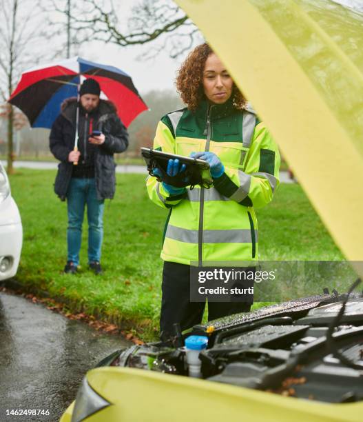 female mechanic roadside faultfinding - roadside assistance stock pictures, royalty-free photos & images