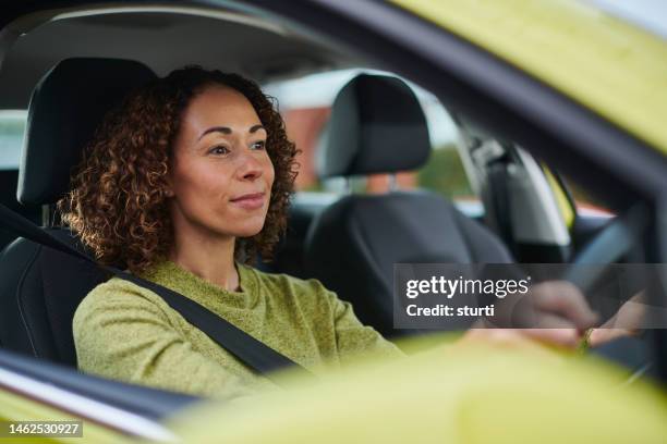 contented driver - rijden stockfoto's en -beelden