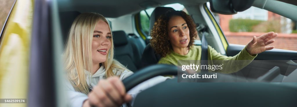 Conductor aprendiz con instructor