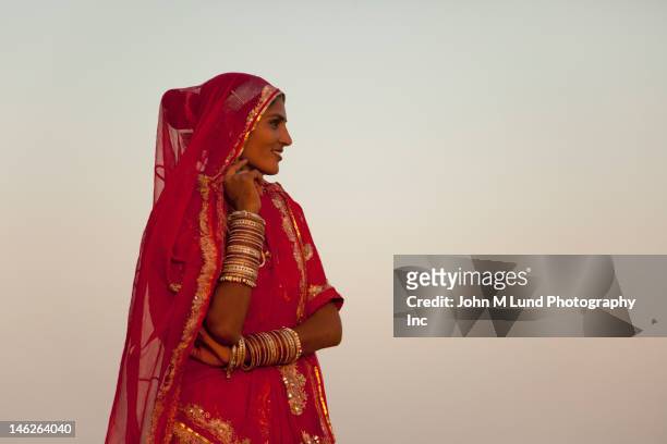 indian woman in traditional clothing - indian wedding dress stock pictures, royalty-free photos & images