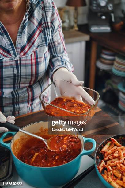 食品の安全性-気密ガラス容器に残ったチリコンカルネを保存する - chili woman ストックフォトと画像