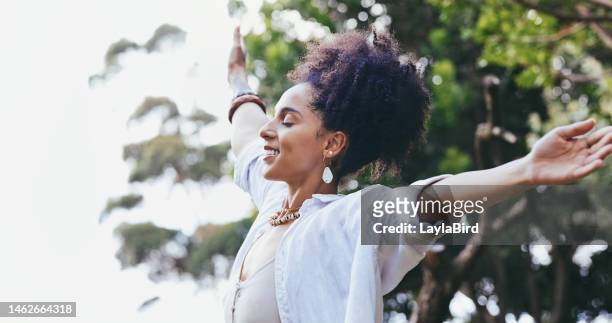 zen, freedom and black woman with open arms, nature and peace with smile, balance and joyful outdoor. african american female, lady or meditation for fresh air, carefree or celebration with happiness - open workouts imagens e fotografias de stock