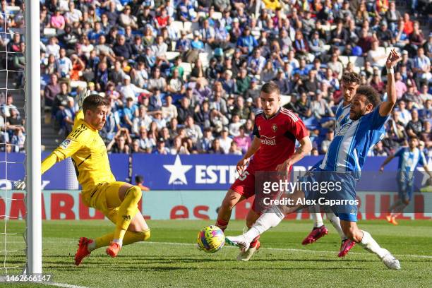 Martin Braithwaite of RCD Espanyol scores their sides first goal during the LaLiga Santander match between RCD Espanyol and CA Osasuna at RCDE...
