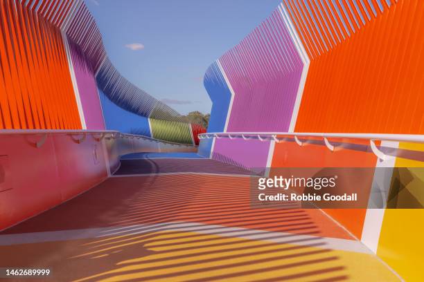 rainbow-coloured pedestrian bridge - perth city australia stockfoto's en -beelden