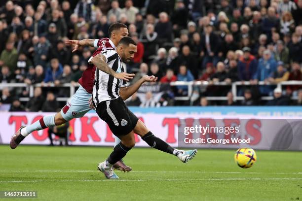 Callum Wilson of Newcastle United scores the team's first goal during the Premier League match between Newcastle United and West Ham United at St....