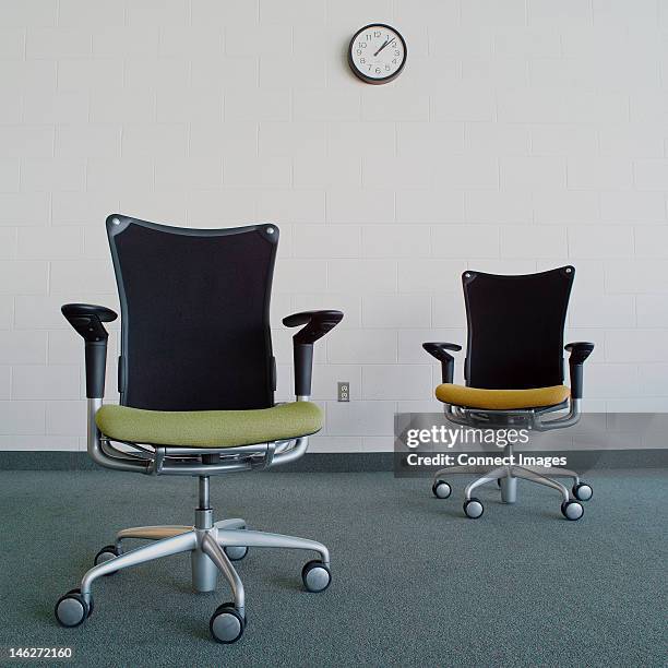 empty office chairs in office - office chair stockfoto's en -beelden