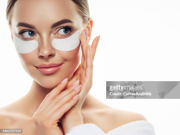 woman with eye patches under her eyes - eye patch stockfoto's en -beelden