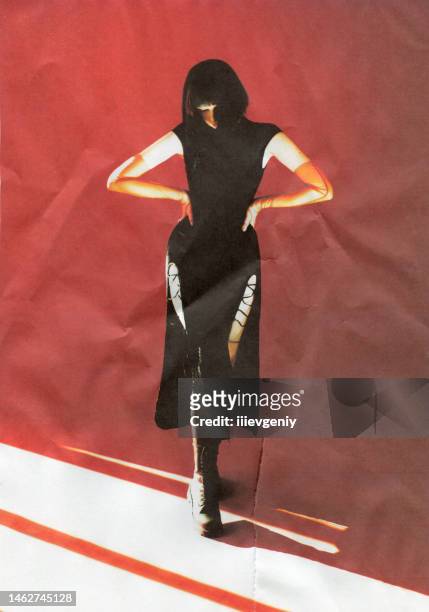 femme asiatique brune en studio sur fond rouge. modèle de mode. photo de film numérisée. poussière et rayures sur la photo. - high fashion model photos et images de collection