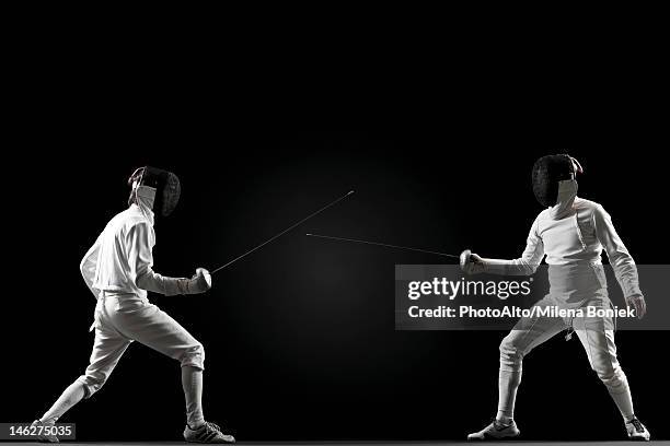 fencers fencing - escrime photos et images de collection