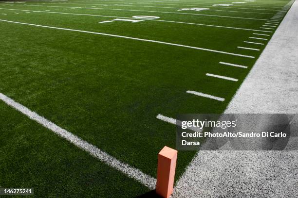 yard lines on football field - アメリカンフットボール場 ストックフォトと画像