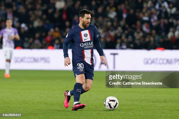 Lionel Messi of Paris Saint-Germain controls the ball during the Ligue 1 match between Paris Saint-Germain and Toulouse FC at Parc des Princes on...