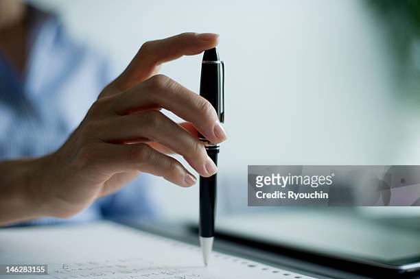 finger with pen - schreiber stock-fotos und bilder