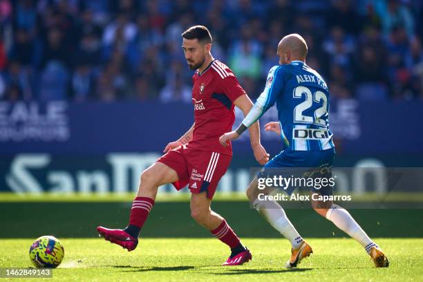 Moi Gomez of CA Osasuna passes the ball whilst under pressure from Aleix Vidal of RCD Espanyol during the LaLiga Santander match between RCD Espanyol...