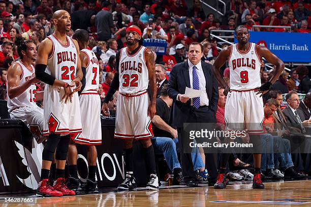 Tom Thibodeau, head coach of the Chicago Bulls, stands with players Joakim Noah, Taj Gibson, C.J. Watson, Richard Hamilton and Luol Deng before...