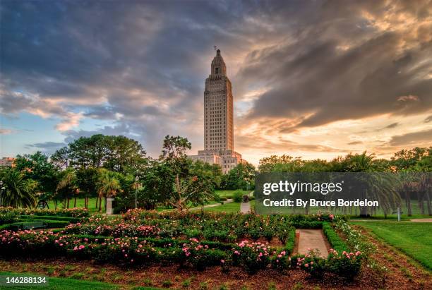 louisiana state capital at sunset - louisiana stock-fotos und bilder