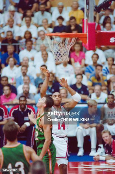 David Robinson grabs a rebound in front of Lithuanian Arturas karnishovas , 06 August 1992, during their semi-final match at the 1992 Barcelona...